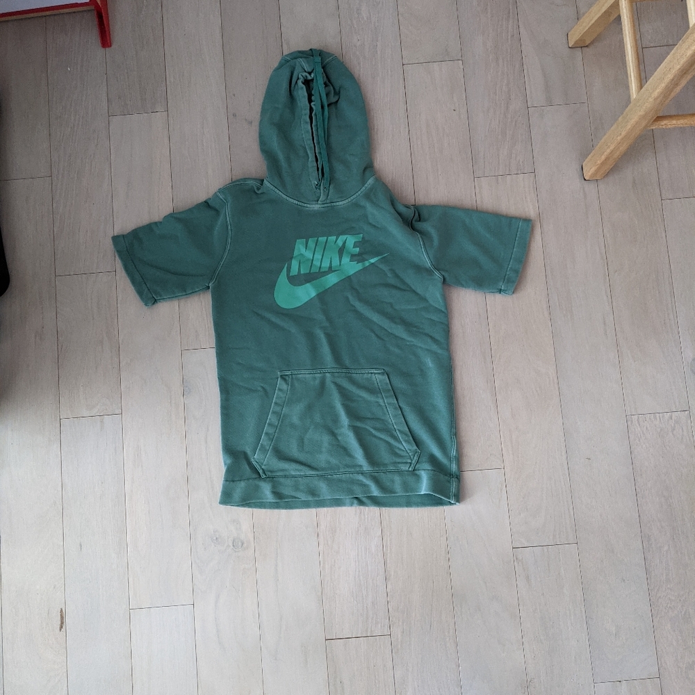 Nike short-sleeve sweater with hoodie, size: M, color: light teal.
